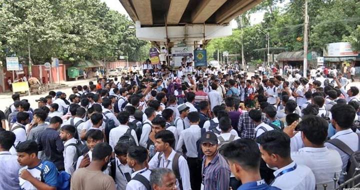 ৬ ঘণ্টা পর সড়ক ছাড়লেন কারিগরি শিক্ষার্থীরা