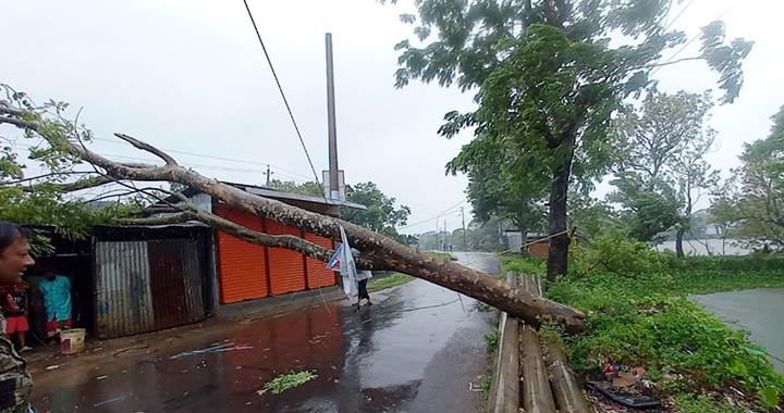 ঘূর্ণিঝড় রেমালের তাণ্ডবে সারাদেশে ১৪ জনের মৃত্যু