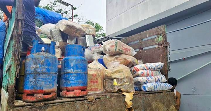 ৯ দিন পর সেন্টমার্টিনে পণ্যবাহী জাহাজ