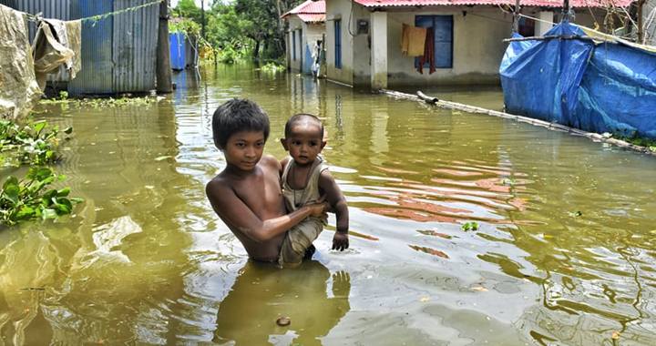 বন্যায় মৃত্যু বেড়ে ৭১, ফেনীতেই ২৮