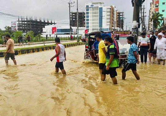 কক্সবাজারে রেকর্ড বৃষ্টিপাত, পাহাড় ধসে ৬ জনের মৃত্যু