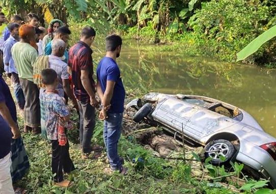 পিরোজপুরে প্রাইভেটকার খালে পড়ে শিশুসহ নিহত ৮