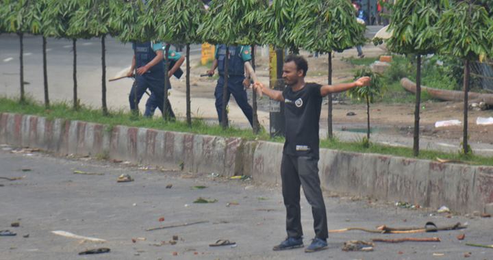 স্নাতক পাস করলেন শহীদ আবু সাঈদ