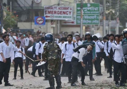 ঢাকা কলেজ ও সিটি কলেজ শিক্ষার্থীদের সংঘর্ষ, আহত ২০০