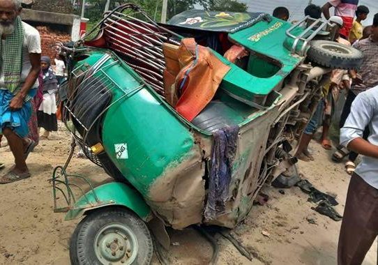 এপ্রিলে ৫৯৩টি দুর্ঘটনায় ৫৮৮ জন নিহত