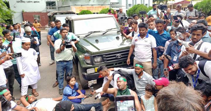 সাবেক সেনাসদস্যদের বিক্ষোভ ও সেনাবাহিনীর অবস্থান