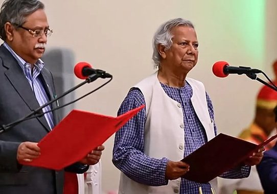 ড. ইউনূসকে সফল হতেই হবে