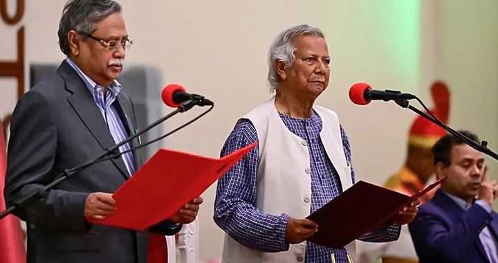 ড. ইউনূসকে সফল হতেই হবে