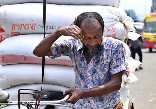 দেশের ৩৩ জেলায় তাপপ্রবাহ চলছে
