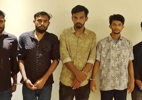 বৈষম্যবিরোধী'র রিয়াদসহ চাঁদাবাজির অভিযোগে আটক ৫