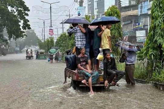 ফেনীতে ২৪ ঘণ্টায় ৪০৬ মিলিমিটার বৃষ্টির রেকর্ড