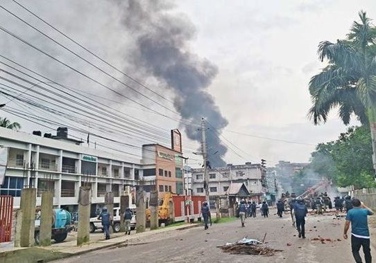 গোপালগঞ্জে কারফিউ জারি, নিহত ৪