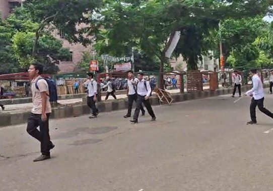 ঢাকা কলেজ-সিটি কলেজ শিক্ষার্থীদের সংঘর্ষ, আহত ১০