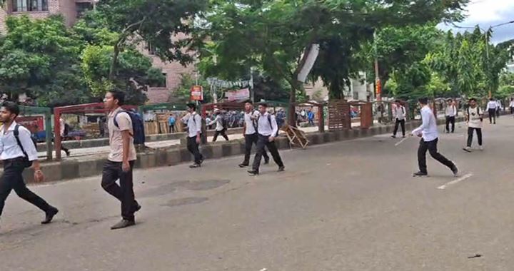 ঢাকা কলেজ-সিটি কলেজ শিক্ষার্থীদের সংঘর্ষ, আহত ১০