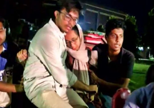বাকৃবিতে শিক্ষার্থীদের ওপর বহিরাগতদের হামলা