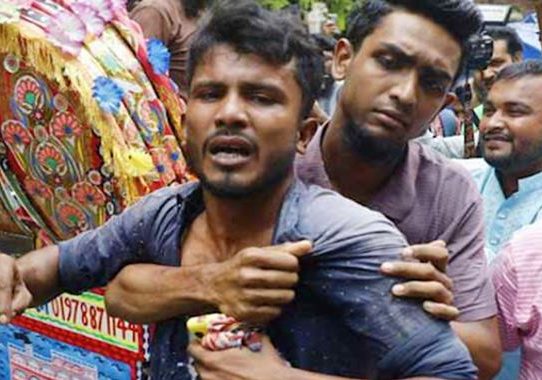 ধানমণ্ডি ৩২ নম্বরে গ্রেফতার রিকশাচালক কারামুক্ত