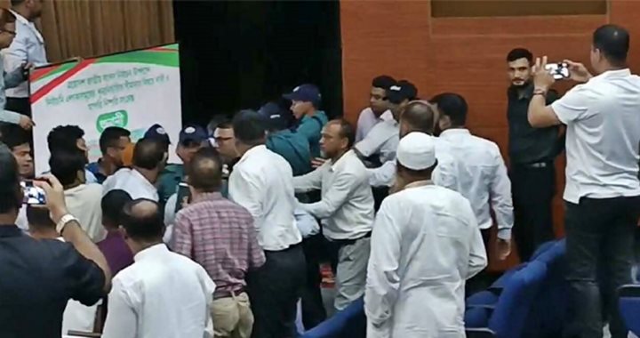 ব্রাহ্মণবাড়িয়ার দুই আসনের শুনানিতে ইসিতে হাতাহাতি