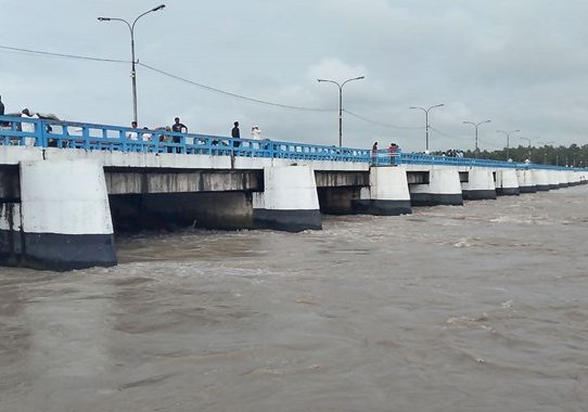 তিস্তা ও দুধকুমার নদীর পানি বিপৎসীমার কাছাকাছি