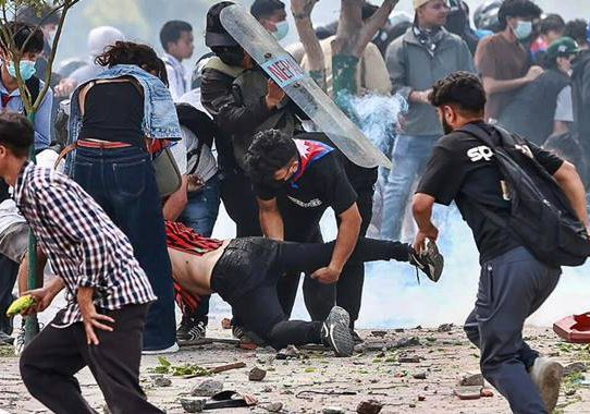 নেপালে ছাত্র-জনতার বিক্ষোভে সহিংসতায় নিহত ২০