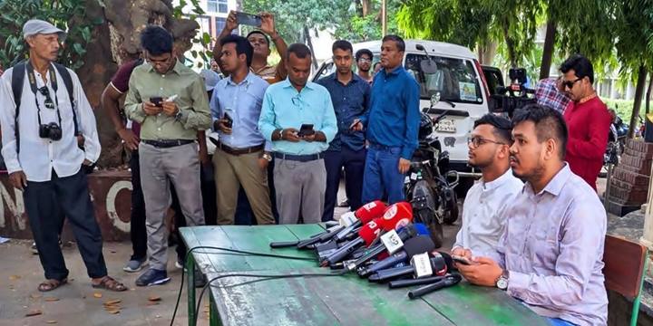 ডাকসু নির্বাচন: বাকেরকে সমর্থন জানিয়ে সরে গেলেন মাহিন