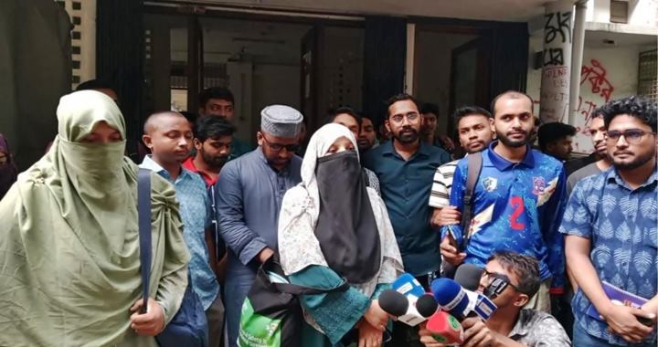 বোরকা-হিজাব পরায় ঢাবি শিক্ষার্থীকে হেনস্তার অভিযোগ