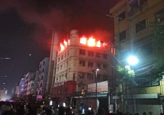 রাজধানীর কালশীতে পোশাক কারখানার আগুন নিয়ন্ত্রণে
