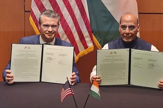 যুক্তরাষ্ট্র-ভারত ১০ বছরের প্রতিরক্ষা চুক্তি স্বাক্ষর