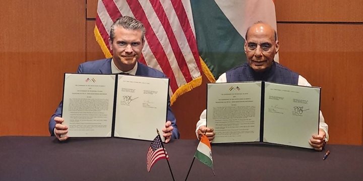 যুক্তরাষ্ট্র-ভারত ১০ বছরের প্রতিরক্ষা চুক্তি স্বাক্ষর