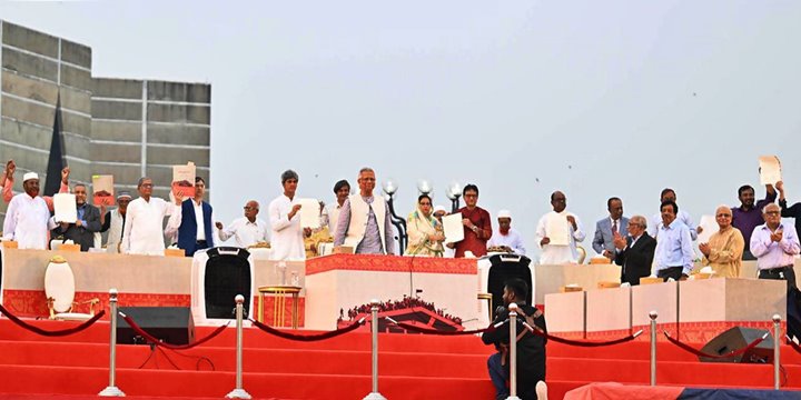 জুলাই সনদ স্বাক্ষর করলেন প্রধান উপদেষ্টা ও রাজনীতিবিদেরা