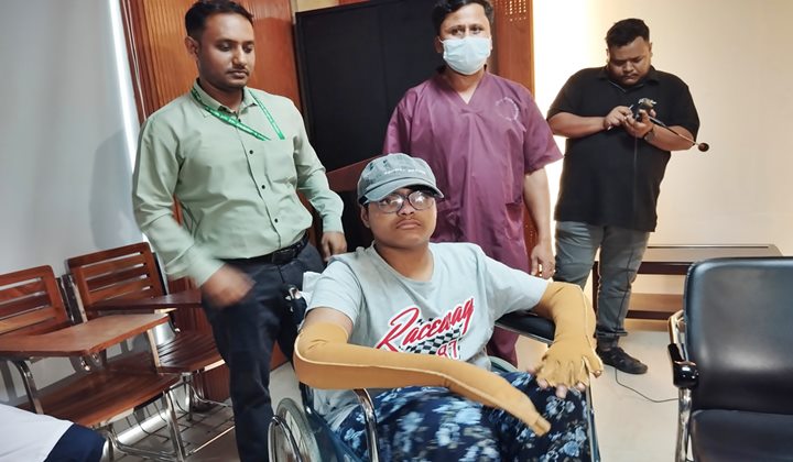 ৩৬ বার অপারেশনের পর বাড়ি ফিরল মাইলস্টোনের শিক্ষার্থী নাভিদ