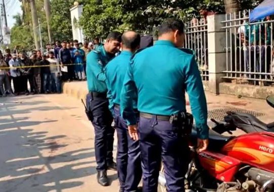 খুলনায় আদালত চত্বরে ২ জনকে গুলি করে হত্যা