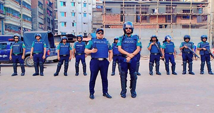 সতর্ক অবস্থানে ডিএমপির ৫০ থানার পুলিশ