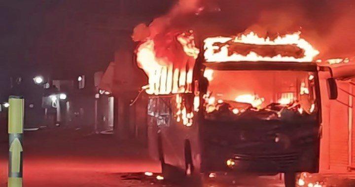 ময়মনসিংহে বাসে আগুন, ঘুমন্ত চালকের মৃত্যু