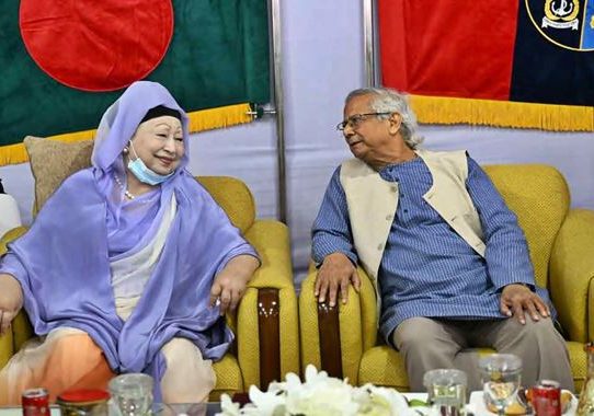 সশস্ত্র বাহিনী দিবসে খালেদা জিয়া ও প্রধান উপদেষ্টার সাক্ষাৎ