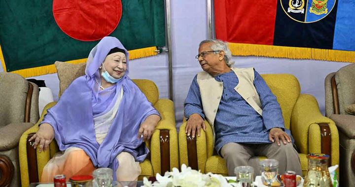 সশস্ত্র বাহিনী দিবসে খালেদা জিয়া ও প্রধান উপদেষ্টার সাক্ষাৎ