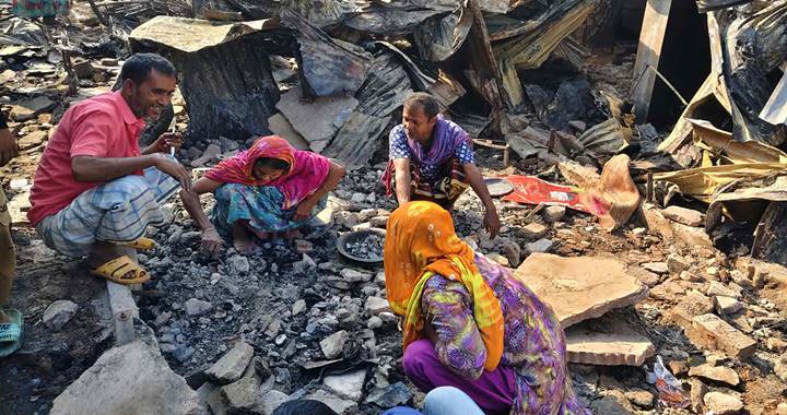 আগুনে কড়াইল বস্তির ১৫০০ ঘরবাড়ি ক্ষতিগ্রস্ত