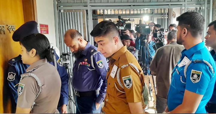 নতুন পোশাকে মাঠে নেমেছে পুলিশ