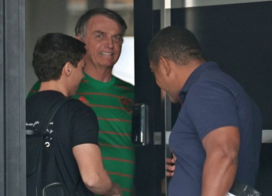 ব্রাজিলের সাবেক প্রেসিডেন্ট বলসোনারো গ্রেফতার 