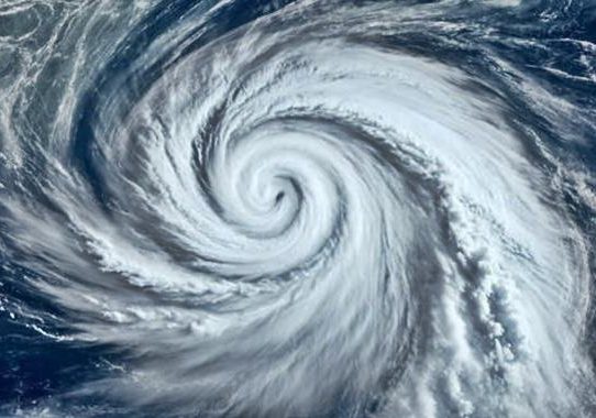 ধেয়ে আসছে ঘূর্ণিঝড় ‘সেনিয়ার’