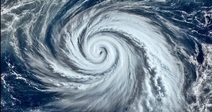 ধেয়ে আসছে ঘূর্ণিঝড় ‘সেনিয়ার’