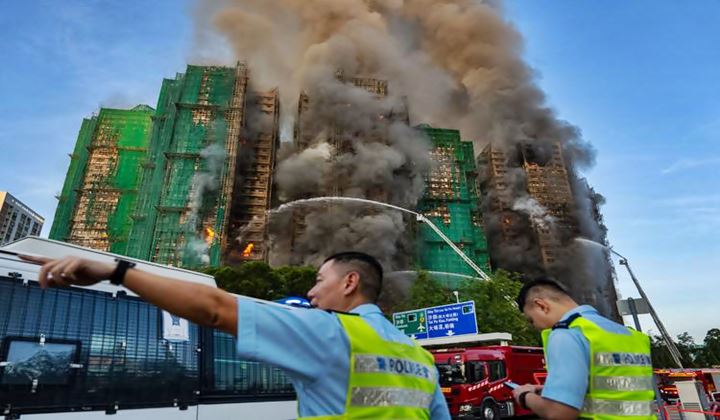 হংকংয়ে বহুতল ভবনে ভয়াবহ আগুনে নিহত ৪৪