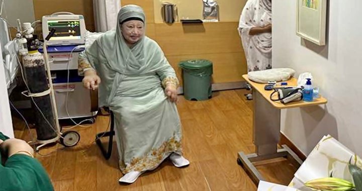 খালেদা জিয়ার শারীরিক অবস্থা সংকটময়