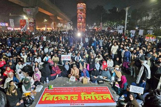শাহবাগে অবরোধ চালিয়ে যাওয়ার ঘোষণা ইনকিলাব মঞ্চের