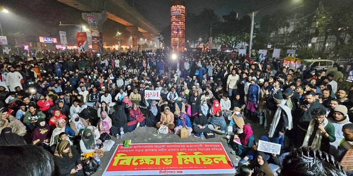 শাহবাগে অবরোধ চালিয়ে যাওয়ার ঘোষণা ইনকিলাব মঞ্চের