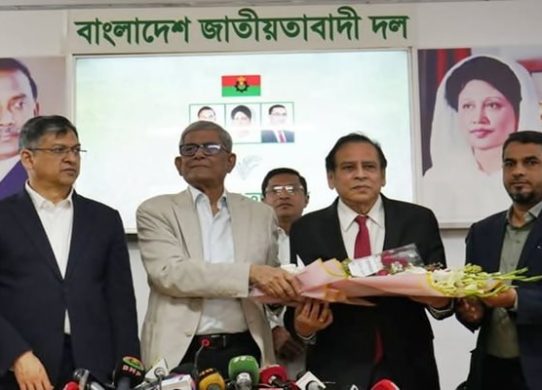 আনুষ্ঠানিকভাবে বিএনপিতে যোগ দিলেন রেজা কিবরিয়া