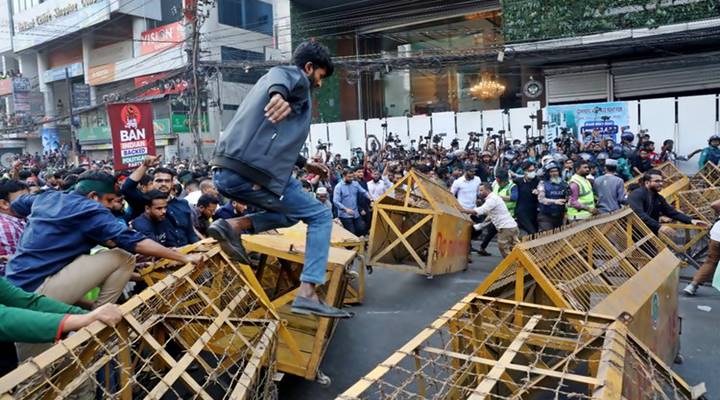 ‘মার্চ টু ইন্ডিয়ান হাইকমিশন’ কর্মসূচিতে পুলিশের বাধা