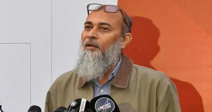 নাজমুল পদত্যাগ না করলে খেলা বর্জনের হুমকি ক্রিকেটারদের