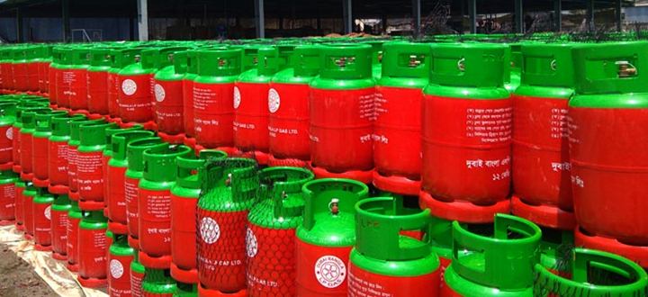 কমেছে এলপিজি আমদানি, সিলিন্ডারের দাম দ্বিগুণ