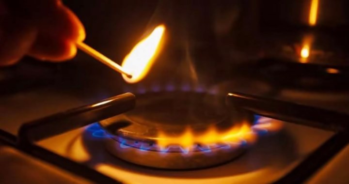 রাজধানীর বিভিন্ন এলাকায় তীব্র গ্যাসসংকট