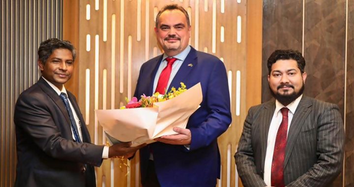 ঢাকায় পৌঁছেছেন নতুন মার্কিন রাষ্ট্রদূত ব্রেন্ট ক্রিস্টেনসেন